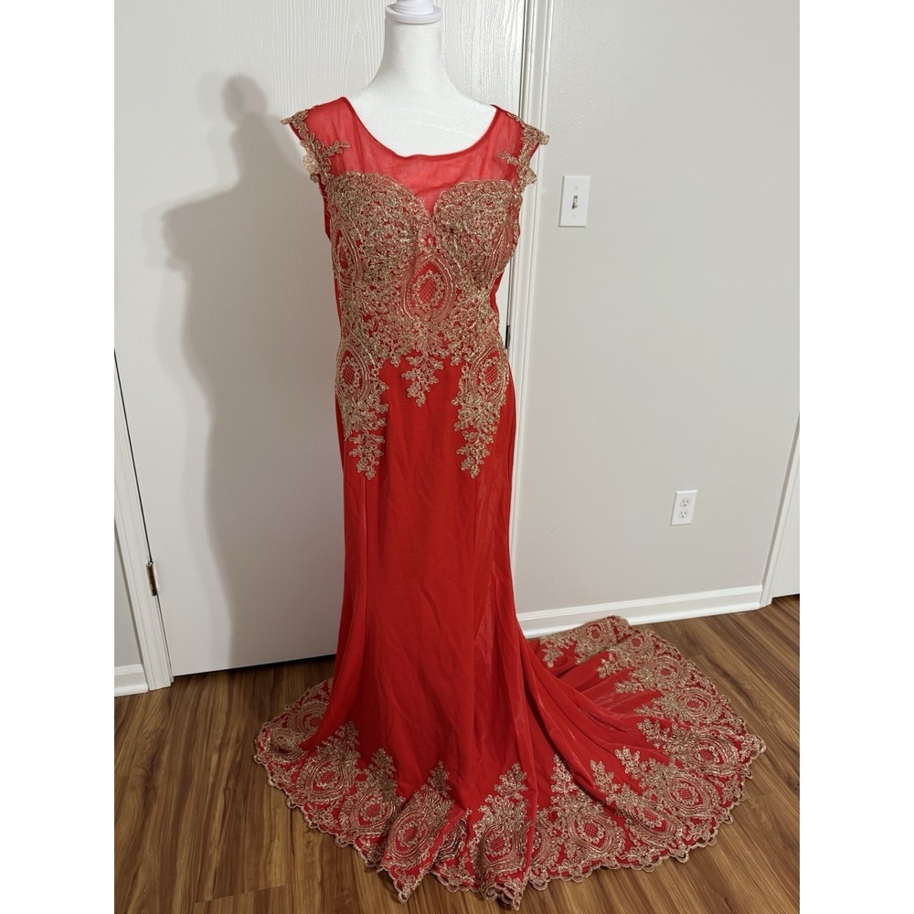 Red with Gold Detail Sheer Prom Formal Dress Size 16‎ Unbranded With Small Train